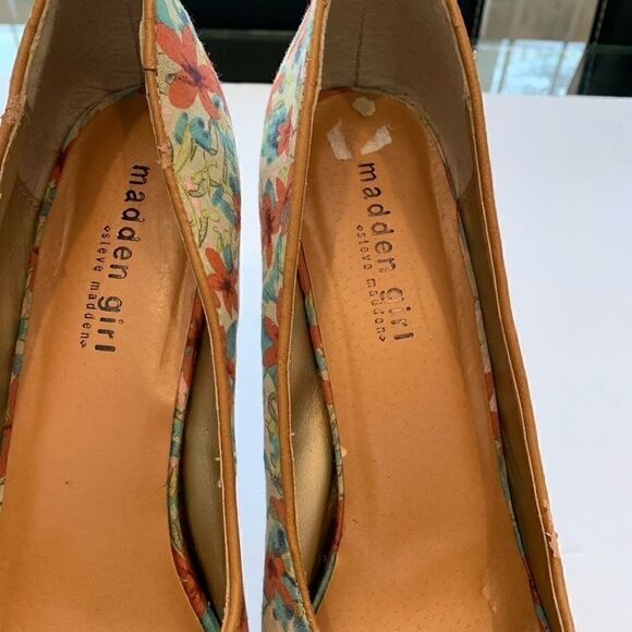 Madden girl fabric upper size 10. - Picture 2 of 8